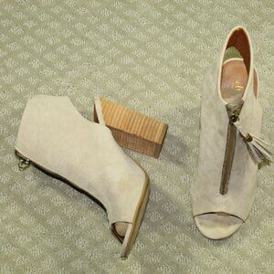 Altar'd State 8.5 Light Grey Faux Suede Zip Up Tassel Peep Toe 4.25" Heels